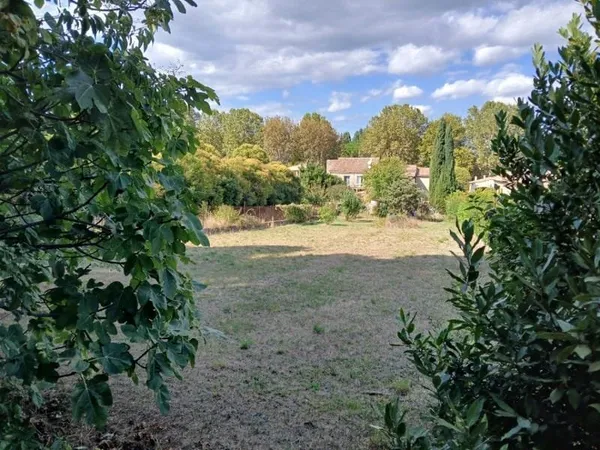 Terrain 304 m²