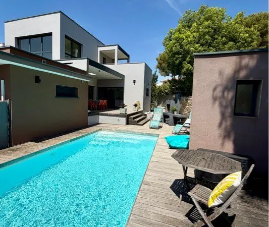 Villa 220m2 Jacou + 2 studios locatifs