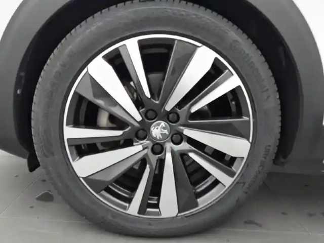 Peugeot 3008 hybrid4 300 e-eat8 — photo 13