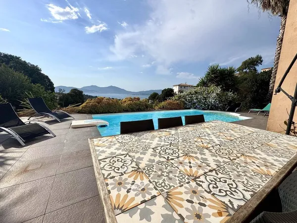Villa 8 pièces 197 m²
