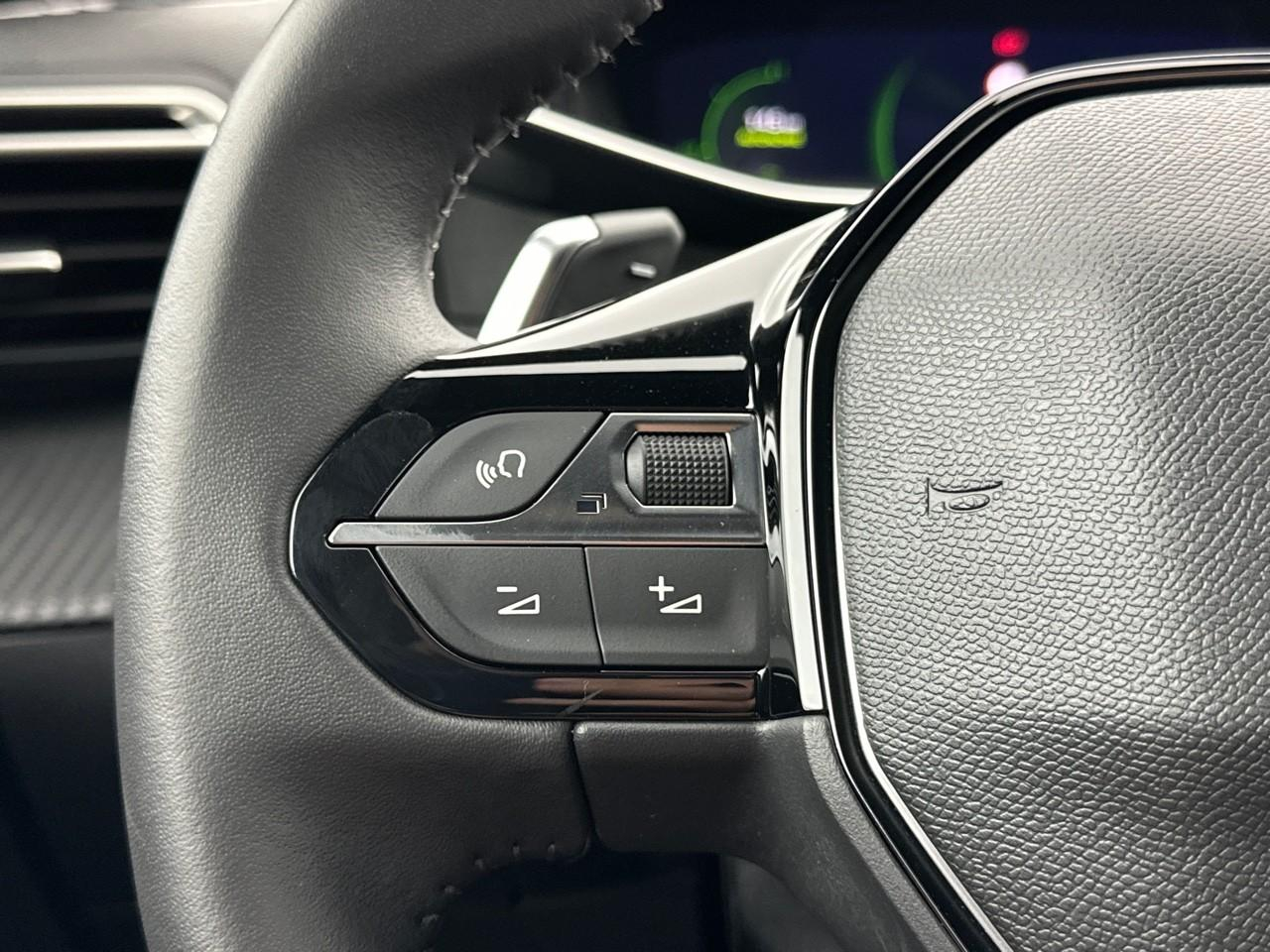 Peugeot 2008 puretech 130 s&s eat8 allure pack — photo 20