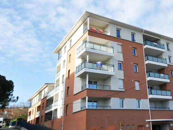 RAMONVILLE T3 BALCON PARKING