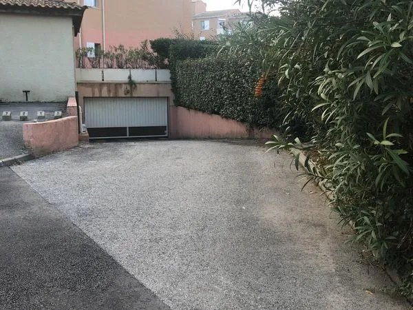 Rare parking box aix en provence parc voltina avec borne de recharge
