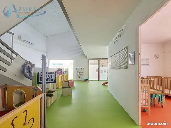 LOCAL COMMERCIAL 187 m² MONTAUROUX