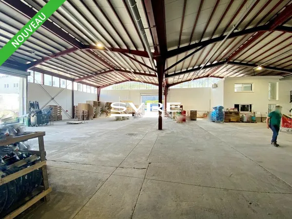 Local industriel 950 m²