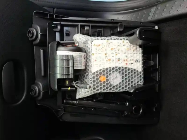 Renault Twingo iii e-tech — photo 34