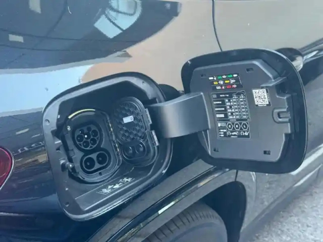 Mercedes Eqa 250+ — photo 12