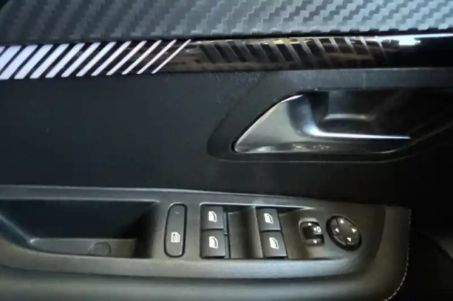 Peugeot 208 hybrid 100 e-dcs6 — photo 24