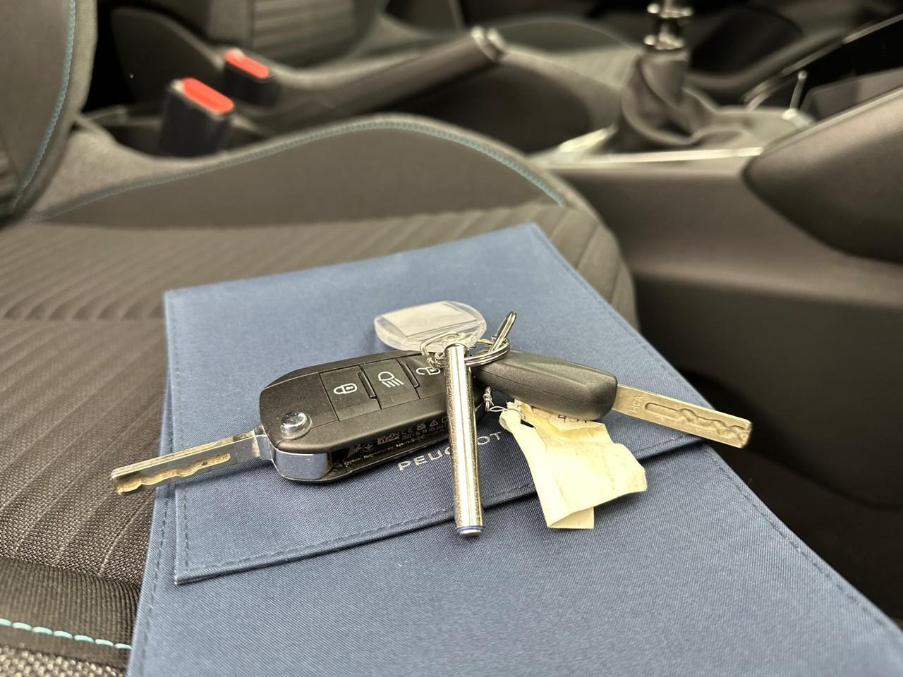 Peugeot 208 puretech 100 s&s bvm6 style — photo 32