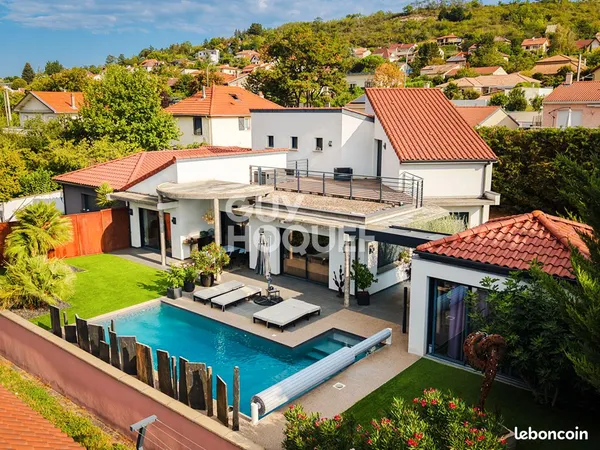 Maison 7 pièces 301 m²