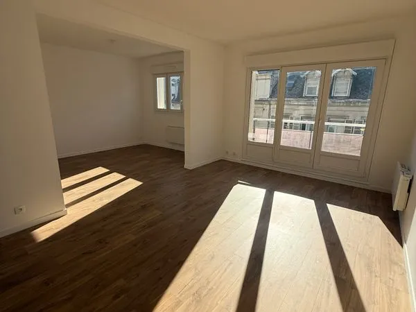 T4 80m2, rue du barbatre, balcon, parking, 1050 charges comprises