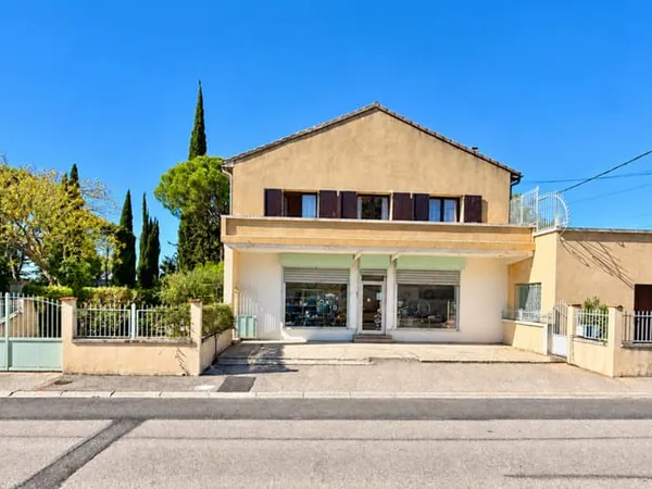 EXCLUSIVITÉ BOLLÈNE ENSEMBLE IMMOBILIER DE 230 m2 HABITABLES DON+ LOCAL COMMERCIAL DE 48 m2 TERRAIN 