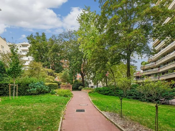Parking 12 m²