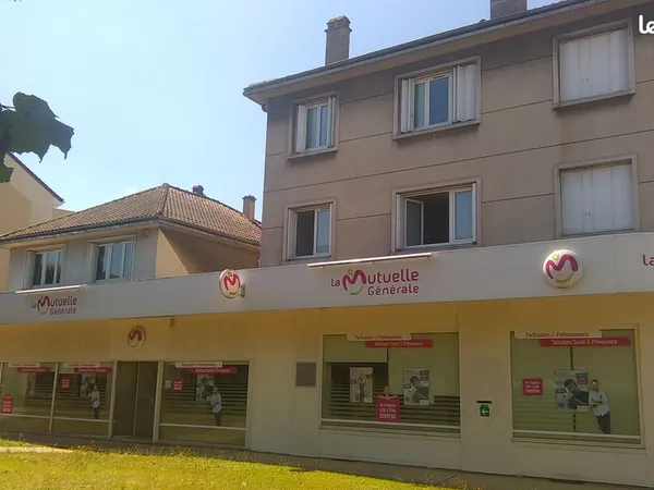 Local commercial de 200m² avec excellente visibilité dans un carrefour très passant de Melun : 72 bo