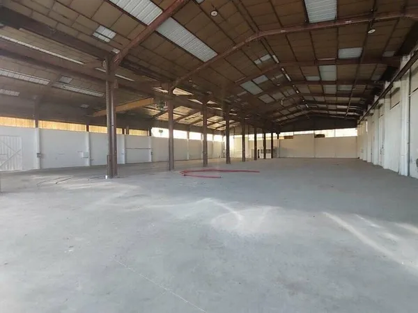 Local d'activité 1900 m²
