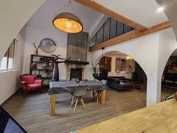 **Maison de 160 m² avec sous-sol complet, mezzanine et dépendance à rénover - Lagrave**