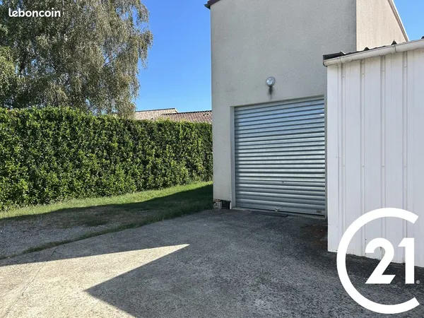 Local 80 m² Montélier