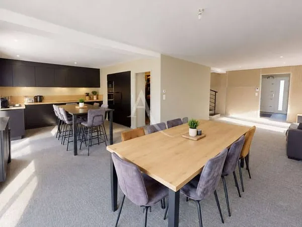 Maison 5 pièces 197 m²
