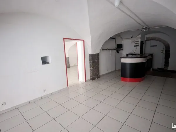 Local 160 m² CLERMONT FERRAND