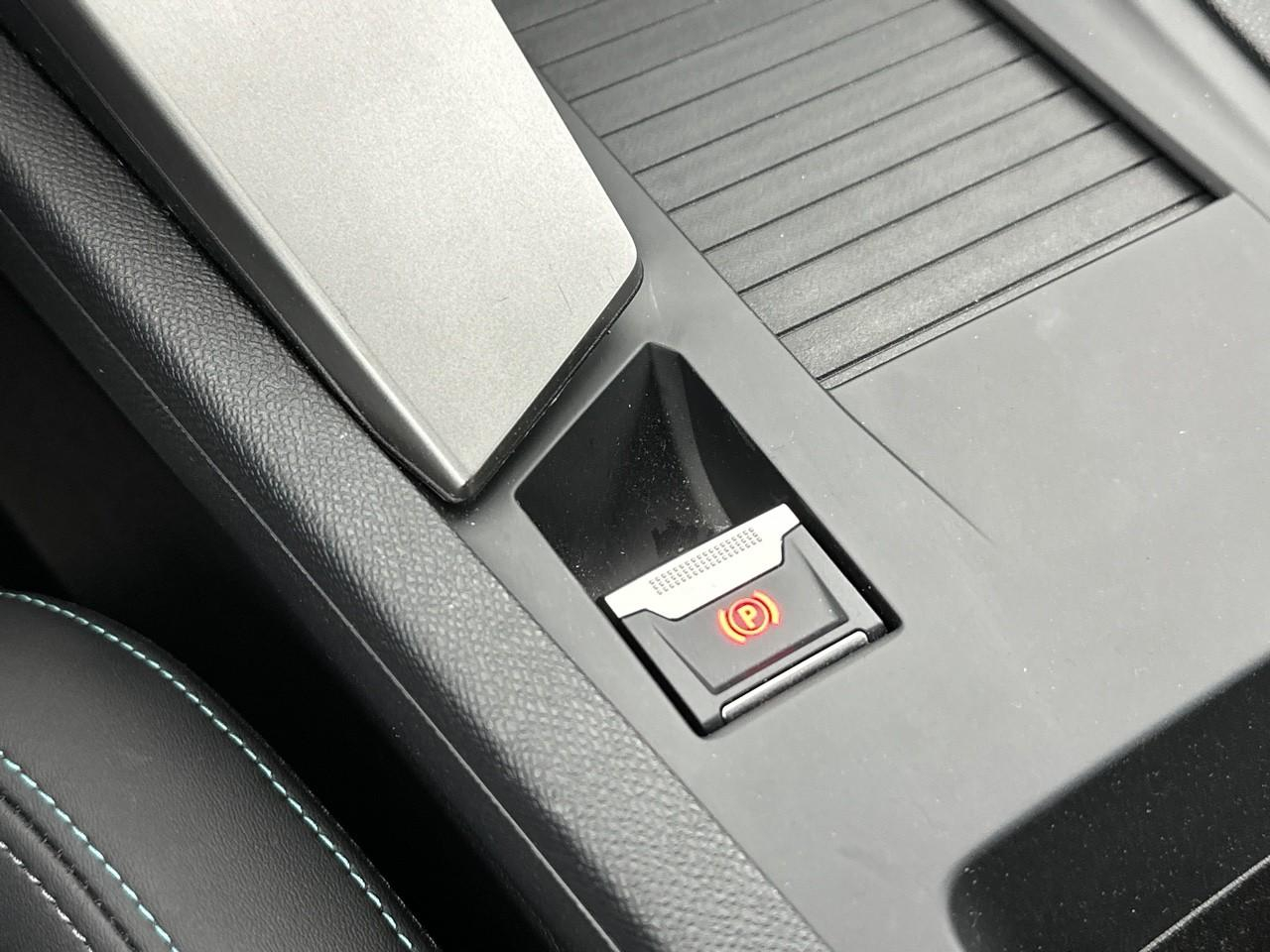 Peugeot 308 hybrid 145 e-dcs6 allure — photo 31