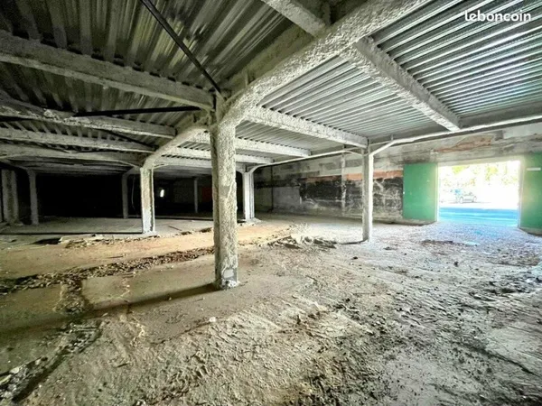 LOCAL COMMERCIAL 518 m² DRAGUIGNAN