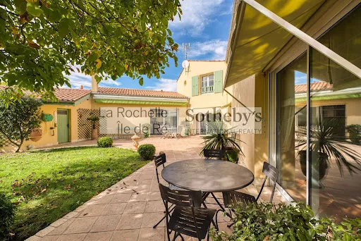 Maison 6 pièces 250 m²
