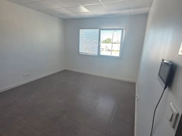 Bureau et espace de travail Location Couternon  17m² 260€