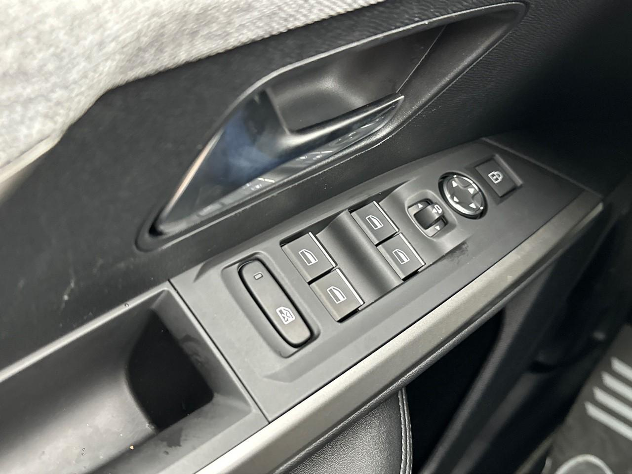 Peugeot 3008 hybrid 145 e-dcs6 gt — photo 15