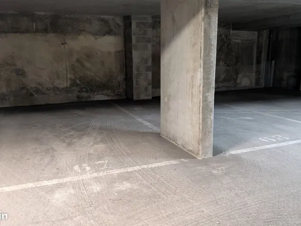 Place de parking a louer