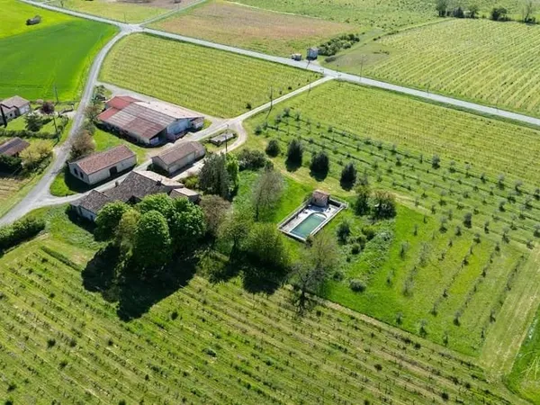 Maison 13 pièces 400 m²