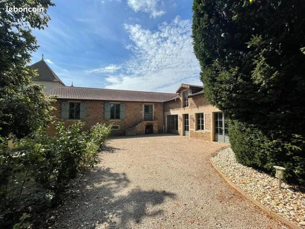 À louer - Maison de caractère en pierre de 180 m² au coeur des vignes pour les amoureux de la nature