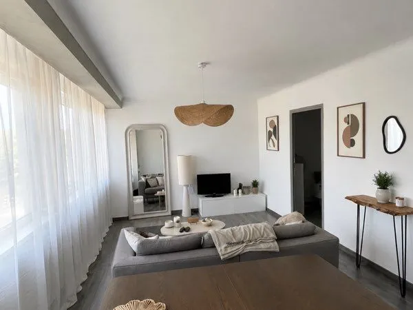 Coup de coeur assuré — Appartement lumineux de 60m² — Place Roussel, Hypercentre