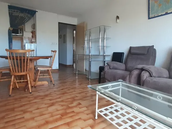 MOLE / FALAISE - APPARTEMENT AVEC DEUX CHAMBRES PROCHE PLAGE