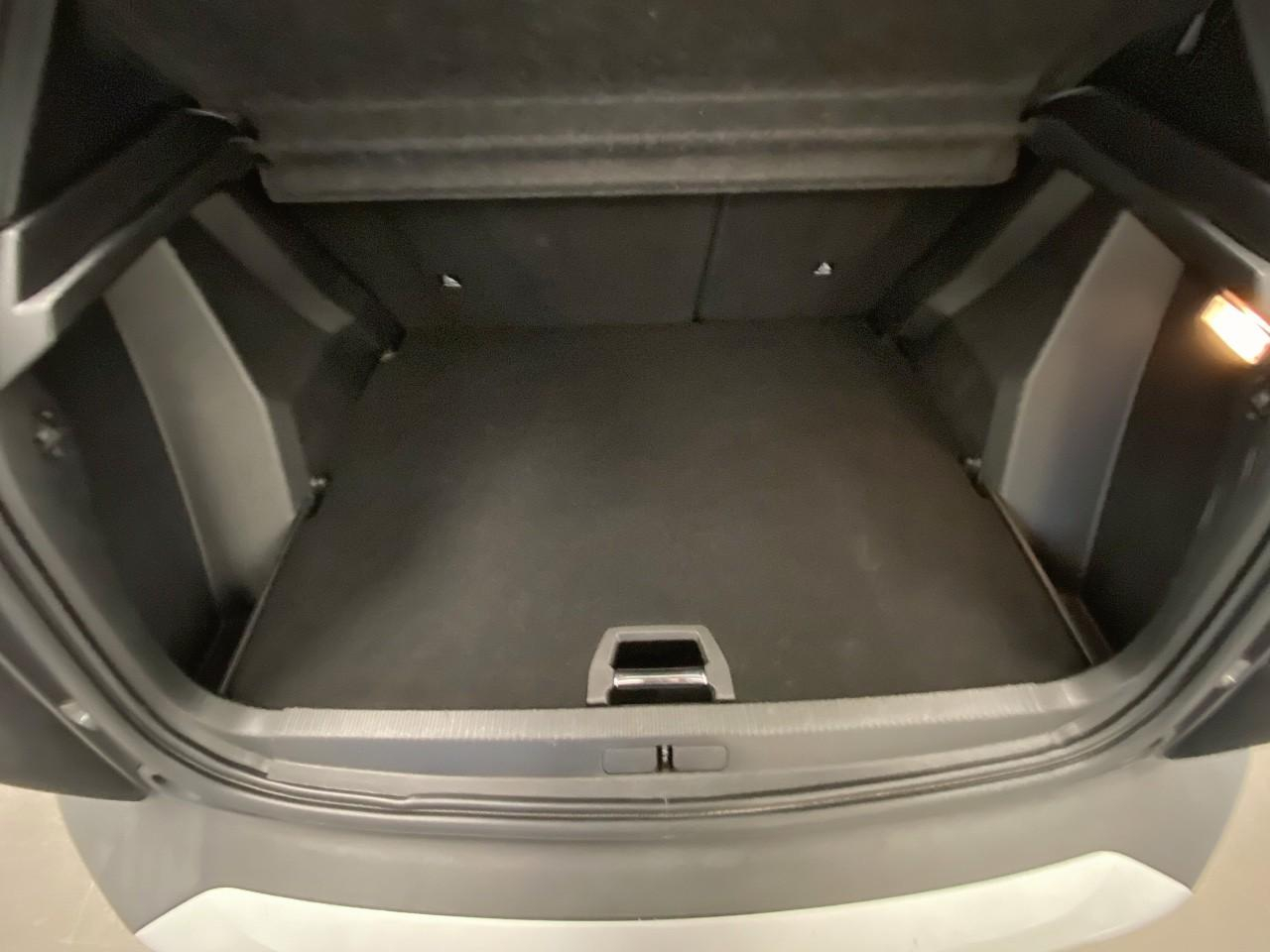 Peugeot 2008 puretech 130 s&s eat8 gt line — photo 6