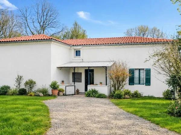 Maison 6 pièces et dépendances à Lacour
