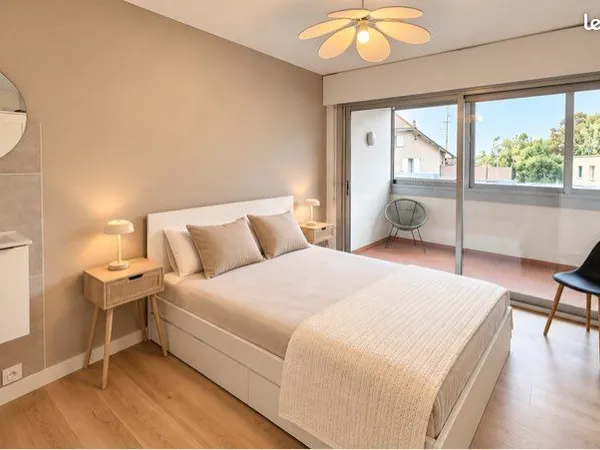 Bel espace privatif de 19m2 avec salle de douche et loggia - Annemasse