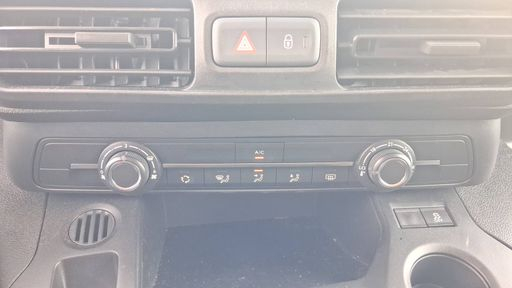 Peugeot Partner 1.2 PureTech 110 - Pro – 2021 – 19444 km – Essence – Boîte Manuelle — photo 13