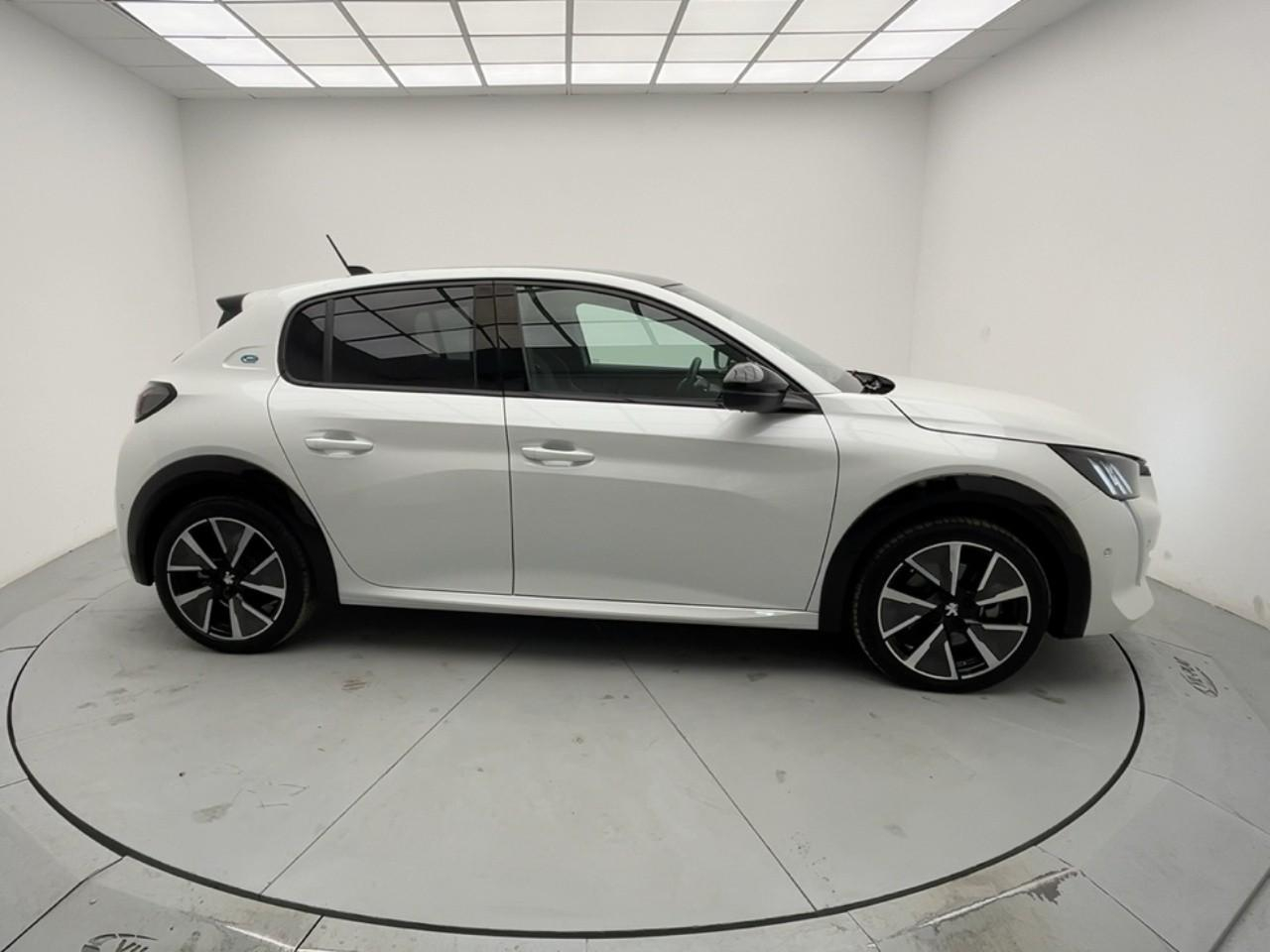 Peugeot 208 electrique 50 kwh 136ch gt pack — photo 5