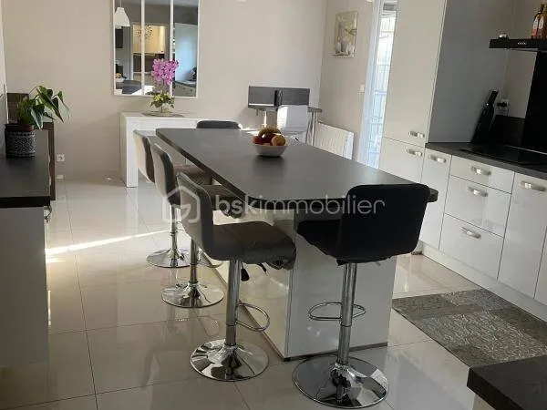 Maison 7 pièces 179 m²