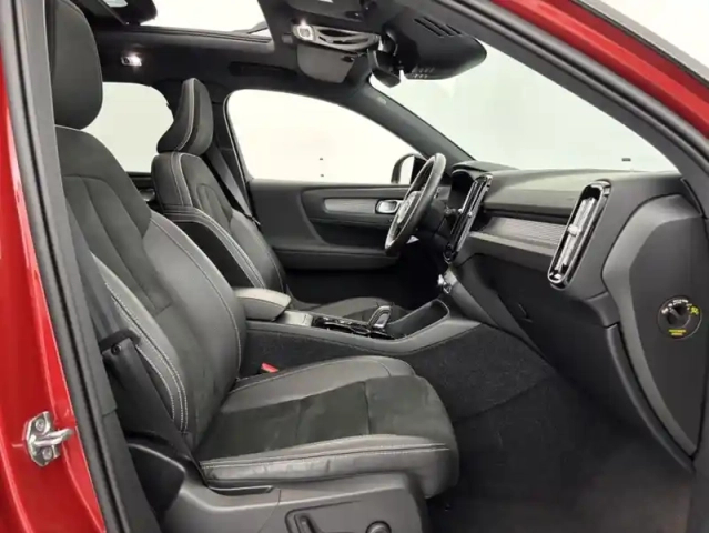 Volvo Xc40 t3 163ch r-design geartronic 8 suréquipé + toit ouvrant — photo 14
