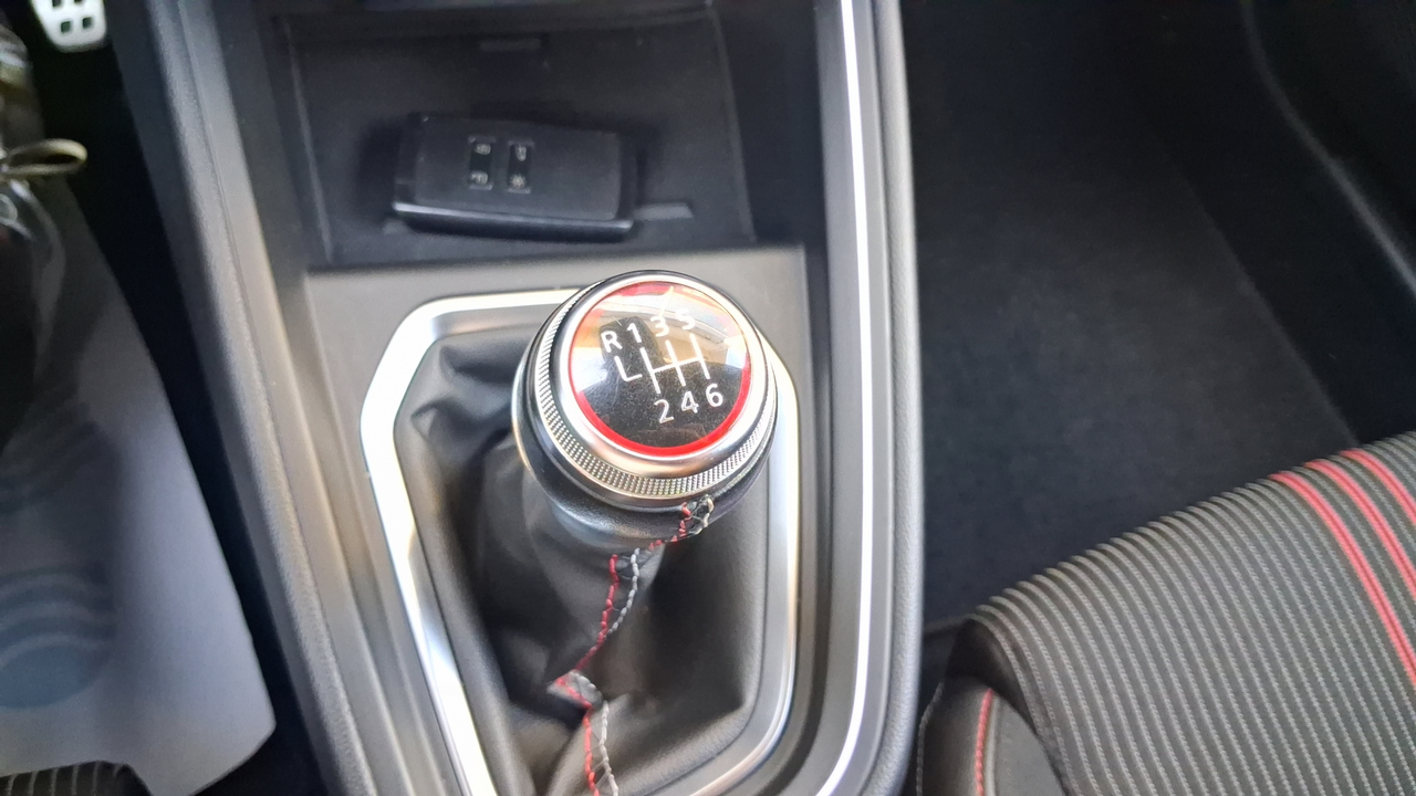 Renault Clio TCe 140 — photo 23