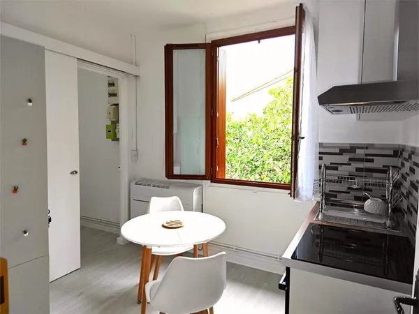 APPARTEMENT T1 BIS RENOVE ET MEUBLE SAINT AGNE METRO SAINT MCIHEL MARCEL LANGER