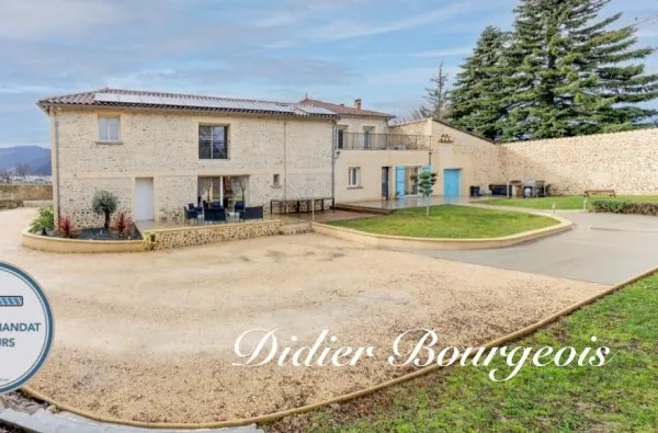 Maison 9 pièces 323 m²