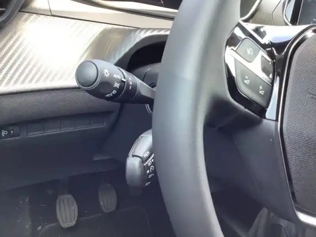 Peugeot 208 turbo 100 ch bvm6 — photo 19