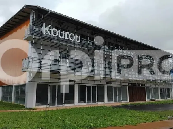 Local commercial 320 m²
