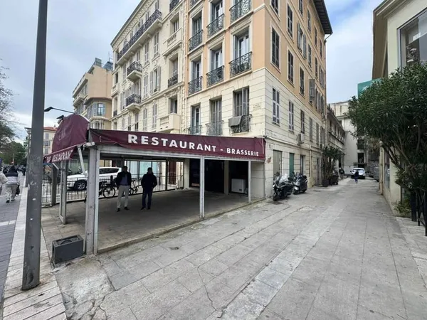 Local commercial 90 m²