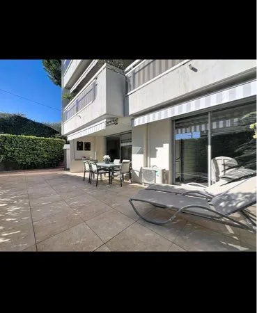 Appartement de 90 M en rez de jardin