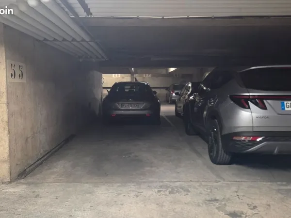 Place de parking sécurisée 11eme (borne électrique)