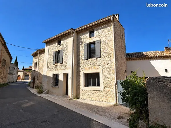 Maison de caractère 5 pièces avec cour plein sud