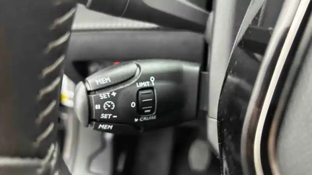Peugeot 2008 puretech 100 s&amp;s bvm6 — photo 15